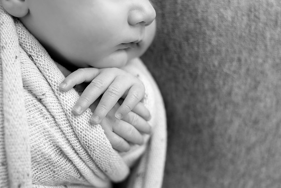 Newborn- Boy- Fingers